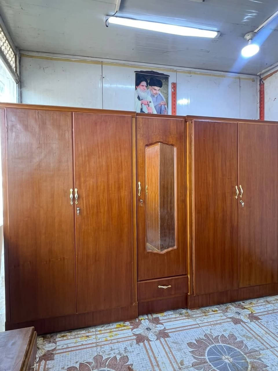 غرفه نوم ام الخمسه طابق واحد نظيفه صاج عنوانه كوت حي الجهاد شارع النجارين نجارة ومعرض الحجامي الاتصال او مراسلة الصفحه *********** ابو زهراء الحجامي

