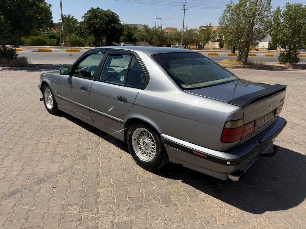 سلام عليكم 
                      من رخصة الادمن المحترم 
BMW السعر 62 وبي مجال
بي ام 525 اصل و فصل موديل 1991، رقم اربيل جديد 
محرك مسكر عدل
كير اوتو  جديد
محرك جديد لاصرف لاتبخير 
دواخل صاج اسود ملكي  
كشنات جلد اوف وايت 
بجم عريض 
تبريد شغال قطعتين  
ABS شغال
سنتر لوك شغال 
تشغيل عن بعد 
مثبت سرعة شغال 
كهربائياتة كلة شغال 
جامات 2 كهربائي شغال 
سايد بريك شغال 
درع جوة محرك بلادية بعدهة موجودة 
دبل ايرباك  دبل كومبيوتر
دعاميات M  اسبايدر M بلادي 
لايتات بكلايتات كلة جديد 
صدر امامي و خلفي جديد 
مسجل و سماعات و دمام بصندوق اصلي 
باتري جديد 
هزة و رقم جديد 
شرط تحويل السيارة باسمي سنوية تنتهي 2028
~~~~~~~~~~~~~~~~~~~~~~~~~~
مكان سيارة ديالى خانقين
م.***********
السعر 62 وبي مجال حك جيتك
