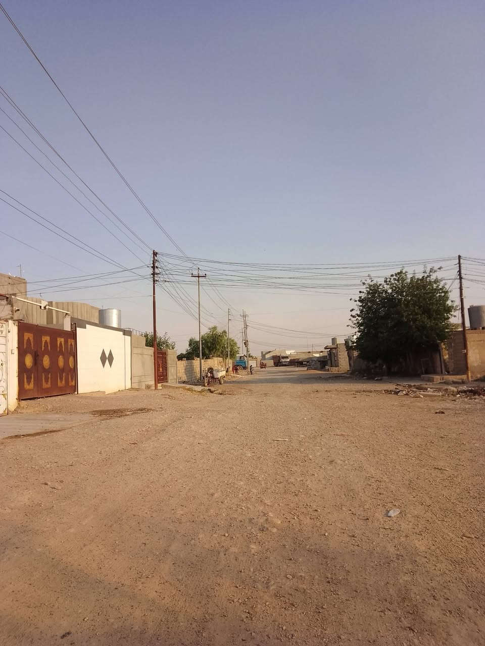 🏡 بيت واسع للبيع في طوزخورماتو (الفضيلية) 🏡
​فرصة ممتازة للسكن أو الاستثمار بمساحة كبييييرة وسعر مناسب!
​📍 الموقع: صلاح الدين - طوزخورماتو - منطقة الفضيلية (موقع مميز وقريب جداً من الجوبة القديمة).
​📐 المساحة: 800 متر مربع (مساحة واسعة جداً تلبي كل احتياجاتك).
​⚖️ نوع العقار: زراعي.
​🛠️ حالة البيت: بناء كامل ومكانه حلو ومريح، يحتاج فقط إلى (بياض من الداخل) وتكدر تجهزه على ذوقك.
​💰 السعر:
​90 مليون دينار عراقي (وقابل للمجال والتفاوض للشراي الصامل).
​📞 للاستفسار والتواصل:
​لمعرفة تفاصيل أكثر أو لترتيب موعد لمعاينة البيت، يرجى الاتصال على الرقم:
***********
