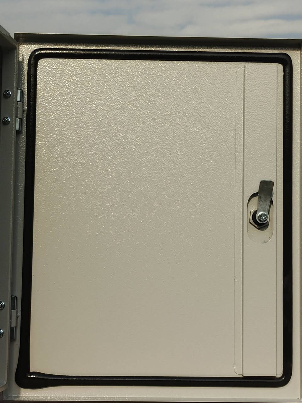 🔌
نوفر لكم بوردات كهرباء معدنية عالية الجودة، مصمّمة لتحمّل الظروف الجوية المختلفة، مع تشطيب احترافي يضمن الأمان    والمتانة
✅ مقاومة للعوامل الجوية
✅ باب محكم مع قفل أمان
✅ مناسبة للاستخدام الخارجي والداخلي
✅ متوفرة بعدّة قياسات لتناسب جميع الاحتياجات
📐 القياسات المتوفرة:
• 30 × 40 × 20 
• 40 × 60 × 20 
• 50 × 70 × 25 
• 60 × 80 × 25 
• 80× 100 × 30
• 100× 120 × 35 
(ويمكن توفير قياسات أخرى  حسب الطلب 
للاستفسار وطلب التفاصيل التواصل عبر الرقم 
***********
