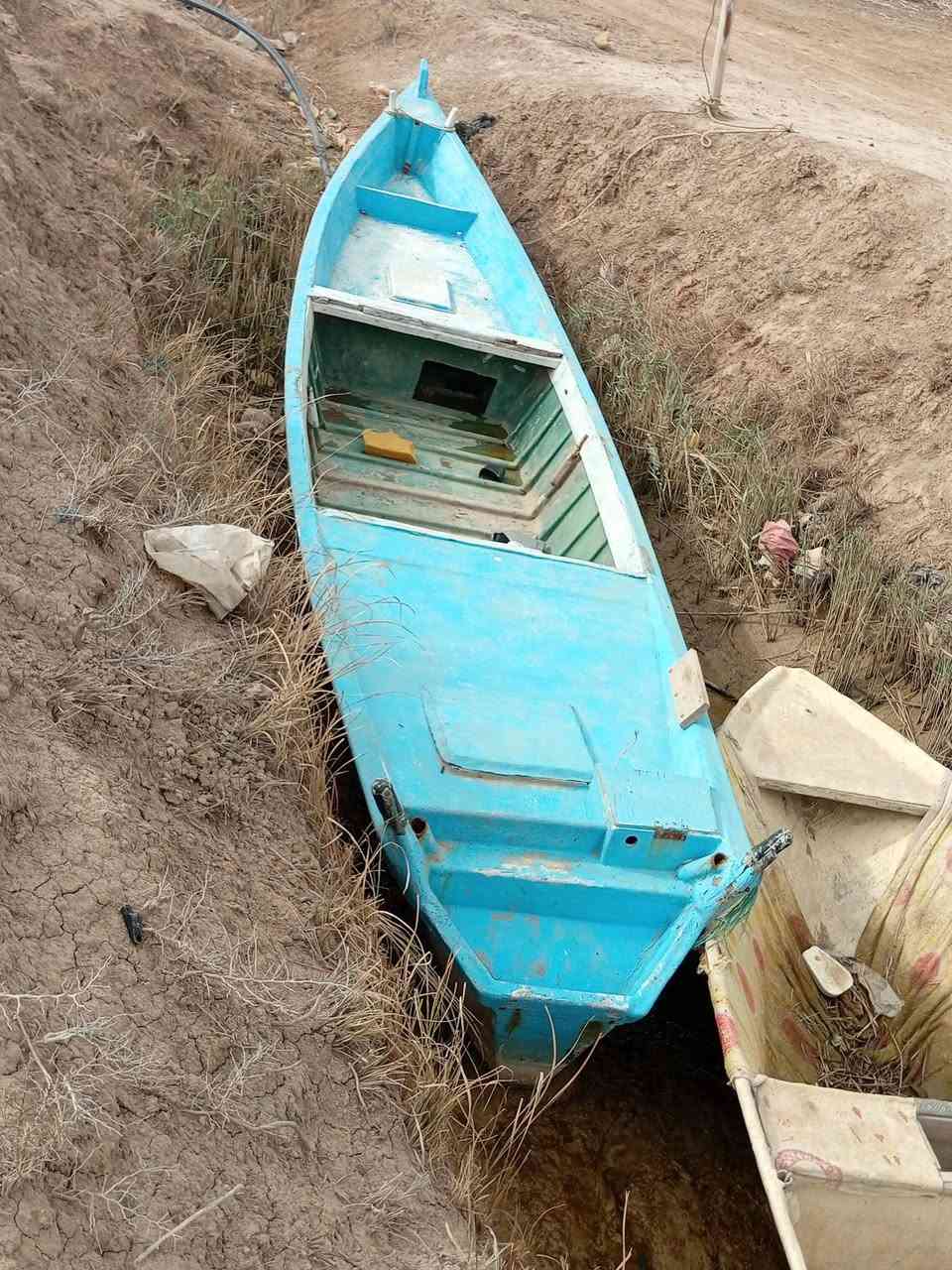 سلام عليكم اخوان عندي هاذه البلم للبيع الطول 8مترونص ولعرض مترونص العنوان بصره ابولخصيب ولسعربمليون وبي مجال رقم ***********
