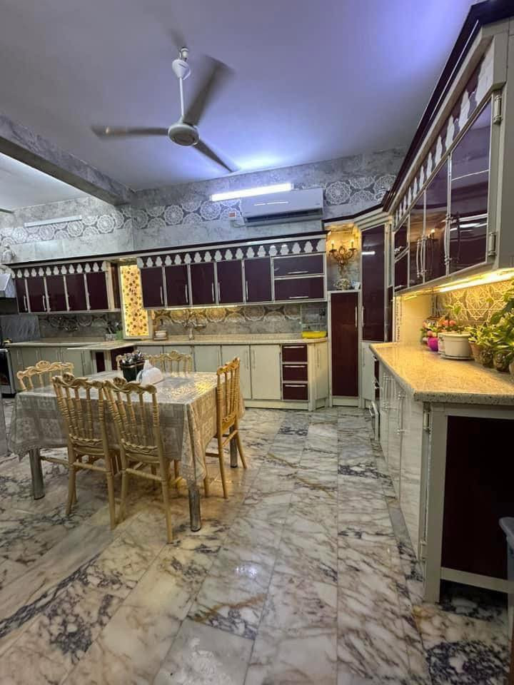 ✅ بيت للبيع في شارع احمد الوائلي – خلف مركز وافر
فرع حميد ابل جام 

🏠 المساحة: 200م² – طابقين
📅 البناء: 2020
📜 طابو زراعي سند 25
📍 يبعد 100م عن شارع احمد الوائلي – الفرع 8 متر

🔹 يحتوي على:
 • 5 غرف نوم
 • صالة + استقبال
 • مطبخ (حار + بارد)
 • صحيات

📞 للاستفسار: ***********
