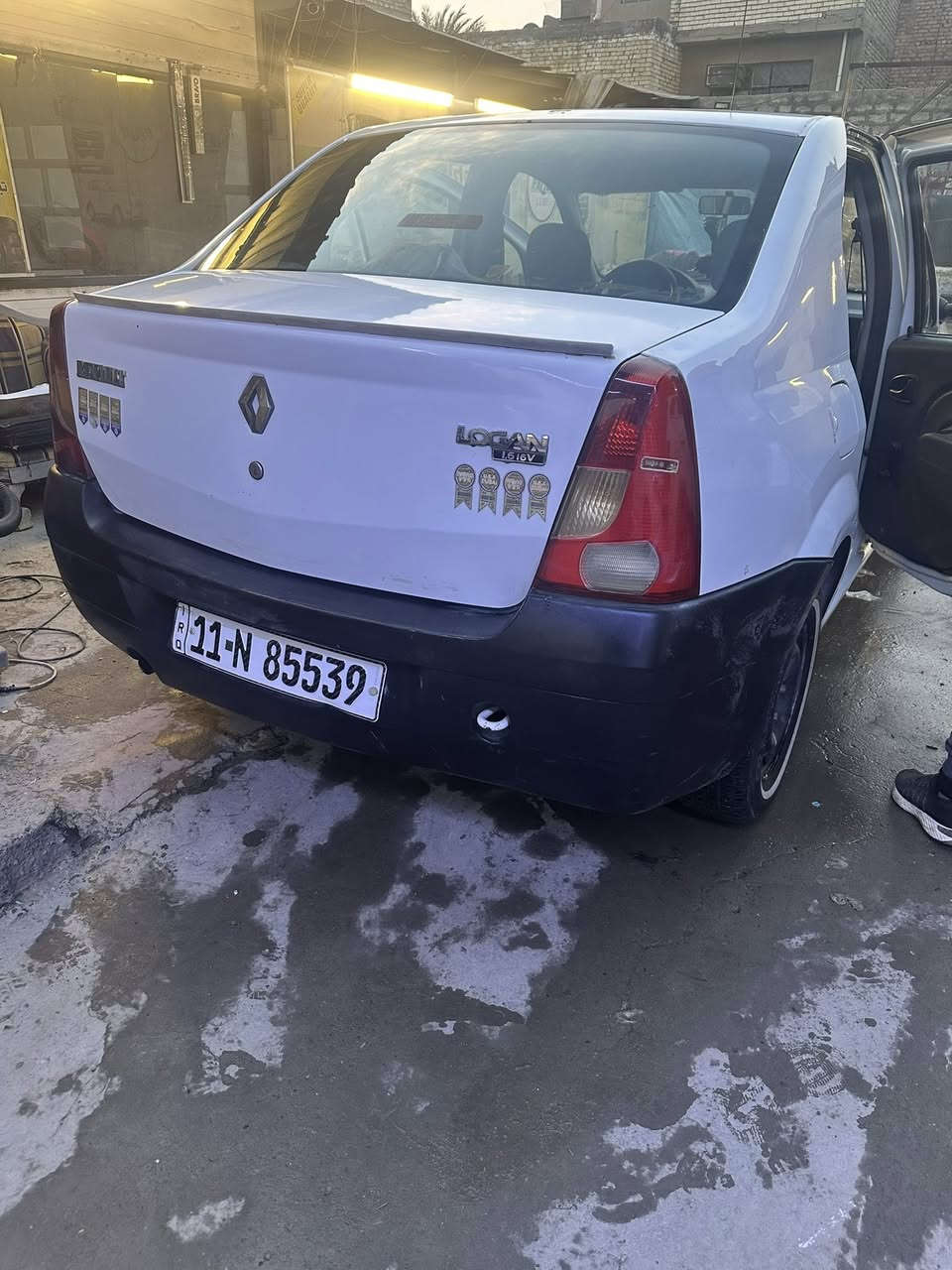 رينو لوكان 2010 سياره بلاديه بدون حادث وصبغ بيه اماكن معجون موضح بل صوره  منظومه بانزين ادامه + تبديل قاعده كامله جديده تخم تاير كير جديد  حداديه جديده داخل نظيف ارضيه مغلفه تبريد شغال منقص غاز  سياره مال بيت بل عافيه ع ياخذه رقم نكليزي جديد سنويه باسمي   عنواني :  بغداد بلديات  السعر 43رقمي ***********
