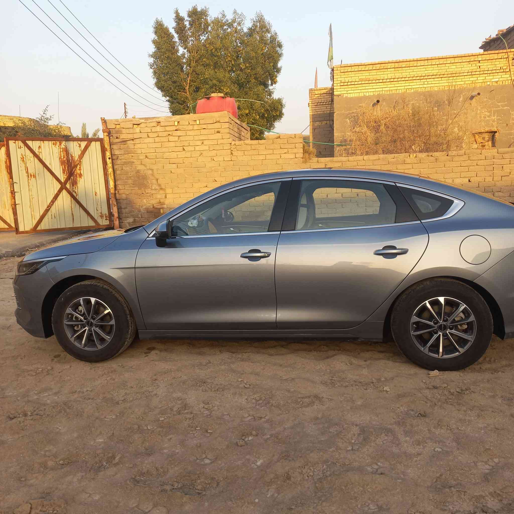 السلام عليكم BYD موديل 2025 مكفولة كفالة عامة بس الدعامية الكدام بيها طخة كد شبر بل لحية رقم بغداد بأسمي السعر 18 مليون مكانه بصرة رقم الموبايل 
***********
