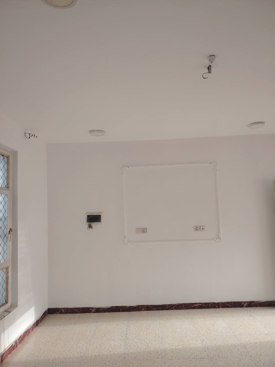 اللهم صلي على محمد وآل محمد
دار للبيع 🏛️   بناء جديد 
⛔   حي  الحضاره   قرب مدرسة العبير 
📈 المساحة   :  85 م مربع 
يتكون من : طابقين 
- غرف نوم2
- صالة 
- استقبال 
- مطبخ
صحيات 

☎️ للأستفسار والمعاينة اتصل على :
***********
الرقم يحتوي على واتساب 
📍 زيارة مكتبنا الكائن في : حي الصدر الاول السايدين قرب مطعم كباب نذير 
📥 مكتب أدم
