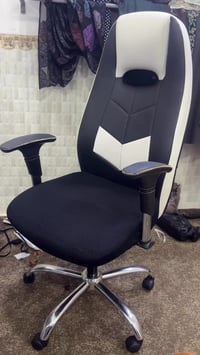 كرسي • کەلار بەردەسوور • للبيع