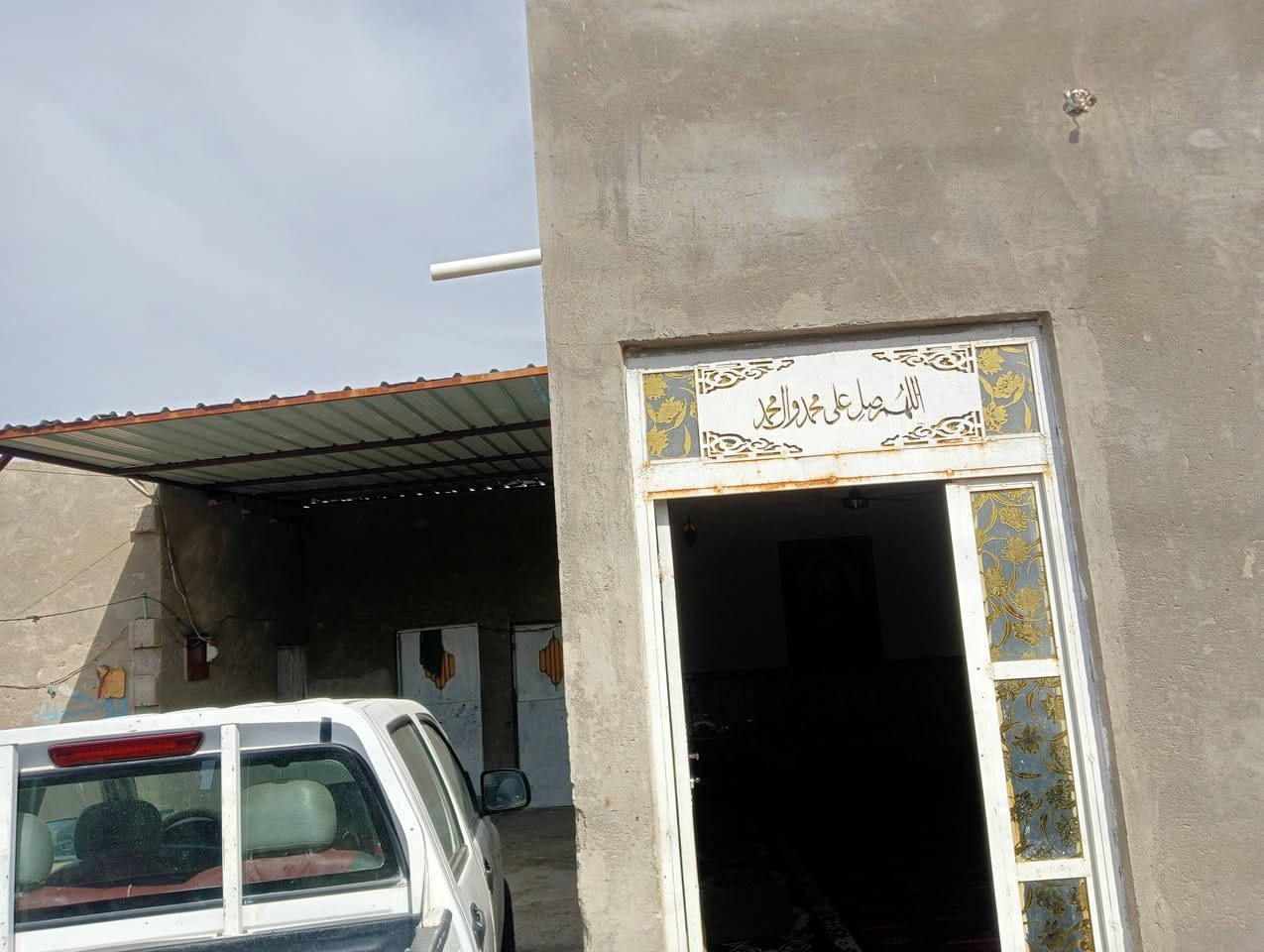 بسم الله الرحمن الرحيم دار البيع قرب المدىسه الوشاح أم البنين مساحه 300 متر يحتوي من 3 غرف وديوانيه تفاصيل كثر رقم الهاتف ***********
