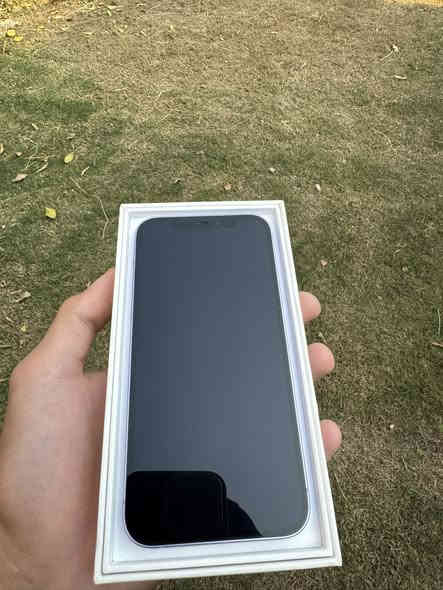 ايفون 12 ذاكرة 128 
300 الف 
الجادرية 
*********** واتساب
