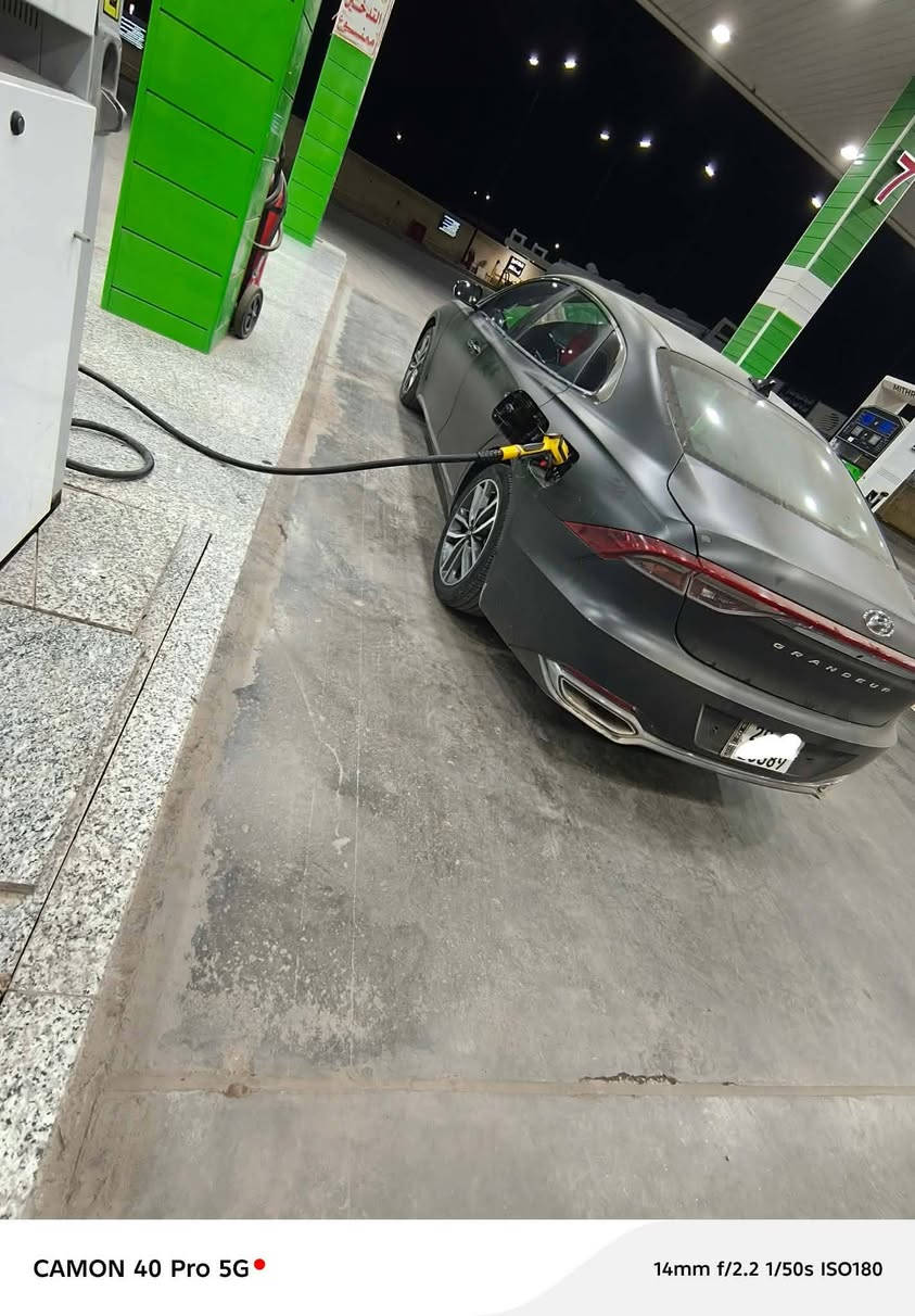 ازيرا... موديل 23
غاز بلاد
مواصفات رادارات جانبيه 
حساس وكامره خلفيه وتوقف ذاتي عند لرجوع للخلف وكذالك توقف امامي ذاتي 
داخل اوف وايت 
تبريد تدفئه لكشنات الاماميه 
شاشه كبير متصل 
محرك v6
مغلفها فابلون من البچم للبچم اسود طافي. 
بيها 4 قطع من كوريا
تفاصيل اكثر اتصل
***********
