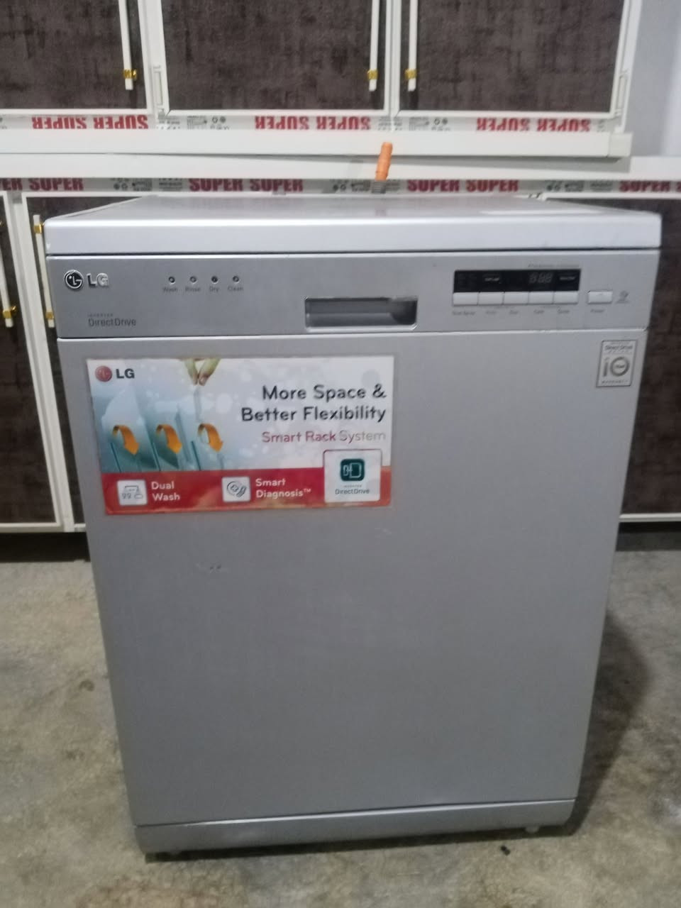 غسالة صحون ماركة ال جي كوري نضافة فول للبيع *********** السعر ١٥٠ الف واتساب *********** مع التوصل
