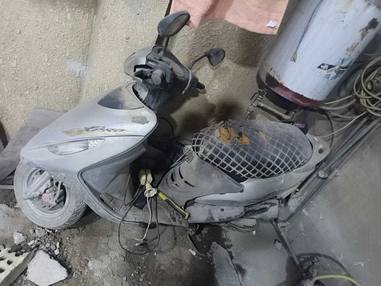 السلام عليكم دراجه سيام. مجفته كامله. نقصها كابريتر.او غسله بس ابيعلك. كوم حديد. حته لا دكلي شبيها ما بيها *********** مكاني بغداد. الدره سعر 150 الف
