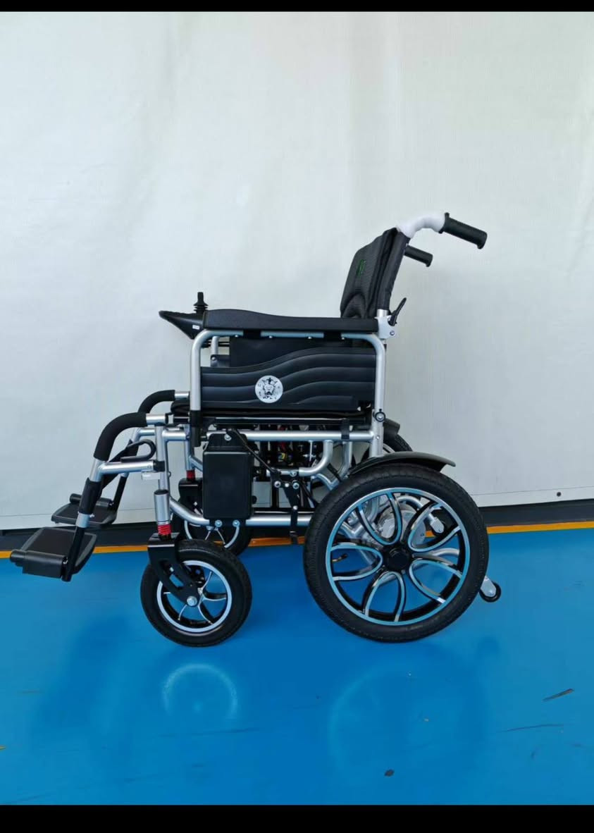 عربانه كهربائية الحجم العريض تتحمل اوزان خاصه  لل١٨٠ كغم بطاريه جانبيه تتطبگ بسهوله للاستفسار الاتصال *********** ويتوفر توصيل
