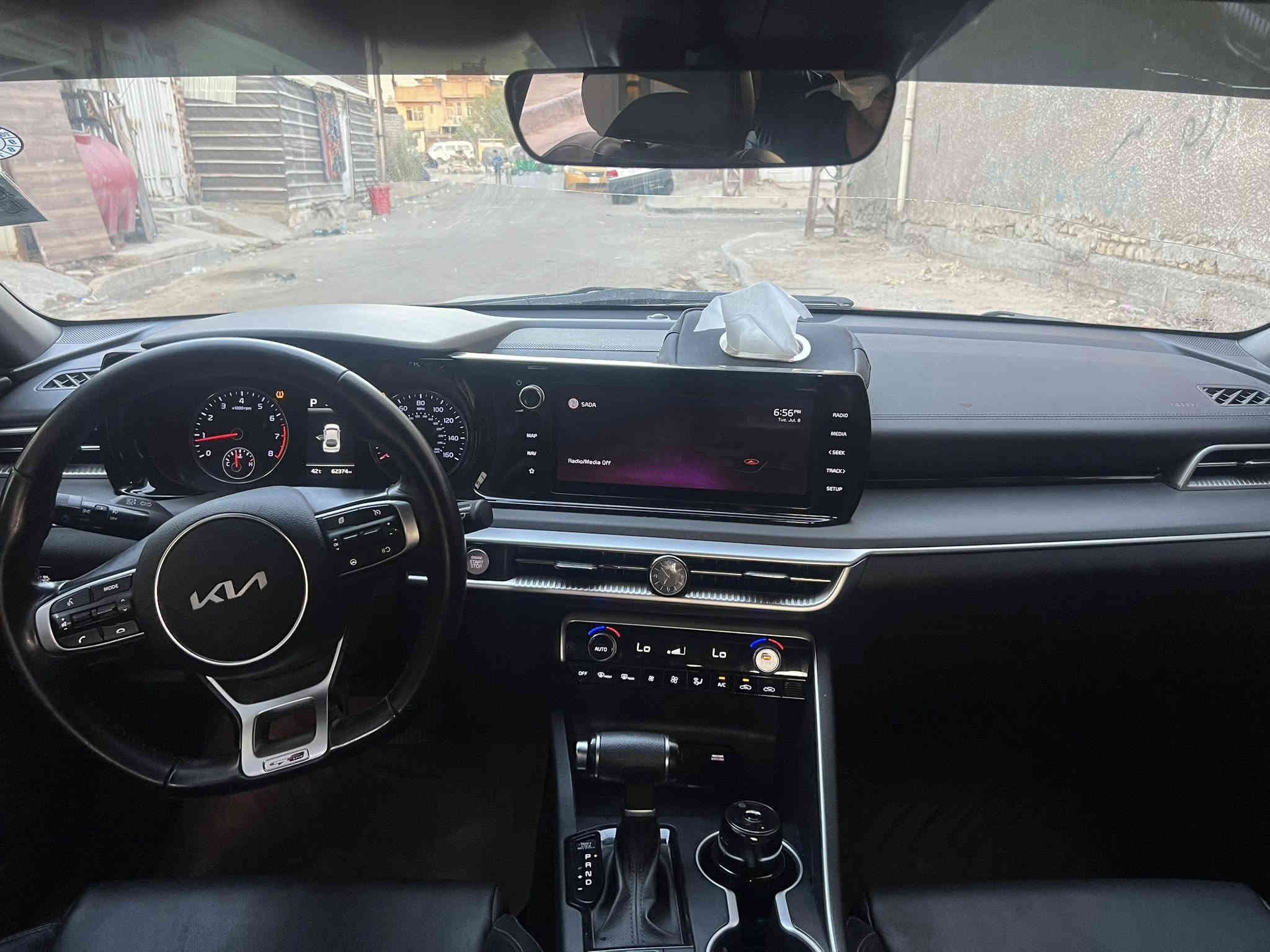 سلام عليكم 
K5 2022 وارد امريكي 
رقم اربيل ب اسمي 
 محرك ١٦٠٠ تيربو 
ماشية ٦٨ ميل 
السيارة معروفه مواصفاتها جي تي لاين 
السعر ١٤٨ وبيها مجال 
***********
مكان بغداد حي اور
