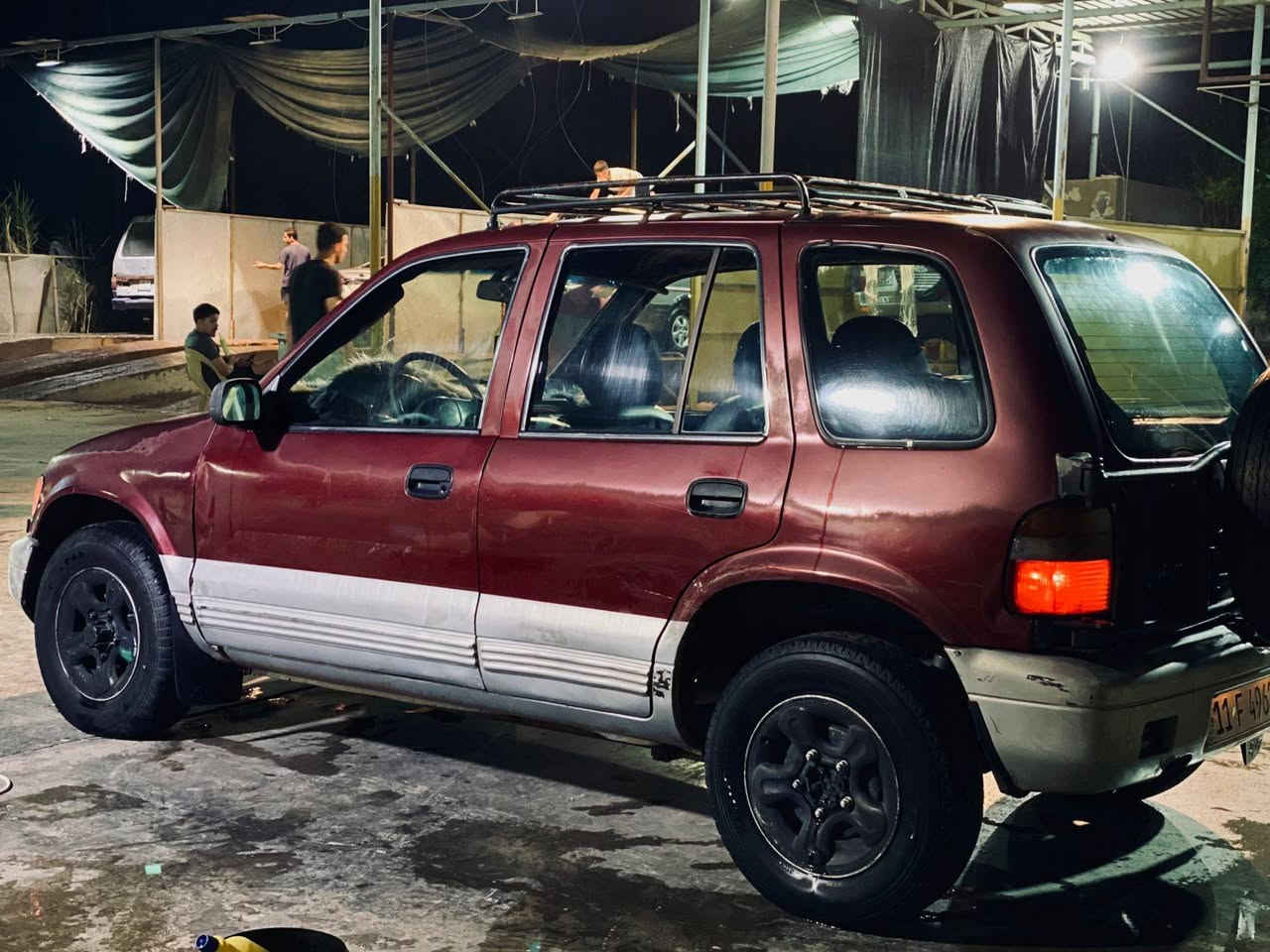سلام عليكم ورحمة الله وبركاته
عندي سياره 🚘نوع سبورتج احمر ألون 
موديل السياره ١٩٩٥
رقم بغداد جديد 
سنويه جديده 
السياره بل حقيقه احله من الصور 
كير اوتماتيك 
محرك 2000مسكر بي مشكله
السياره فورويل 
شاشه
كأمره خلفيه 
سستم صوت 
مكان السياره بغداد 
رقم صاحب السياره ***********
السياره سعرها 40وبيهة مجال
