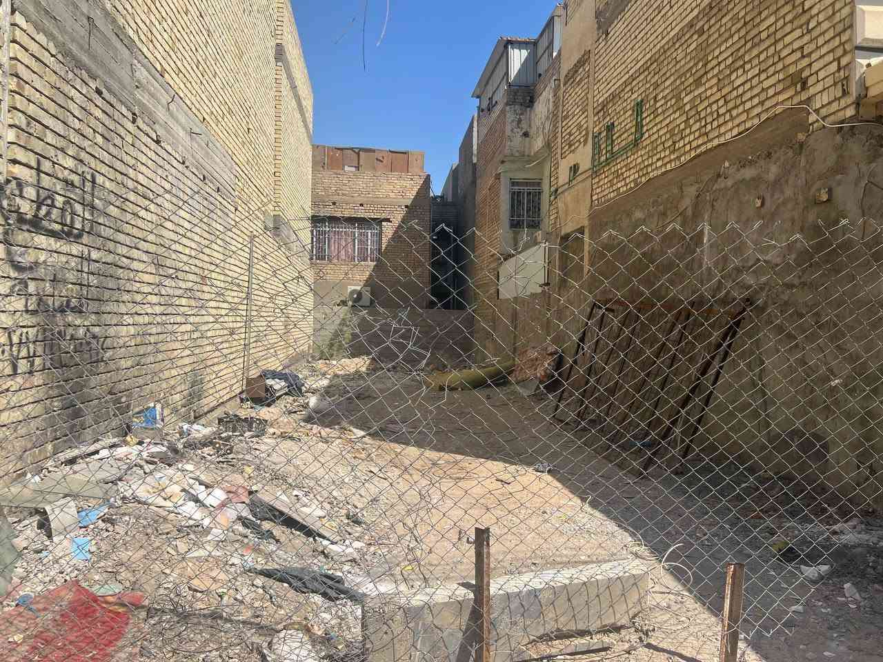 سلام عليكم قطعه ارض البيع ملك صرف
مكاني الشعب يم فورتات شارع مقابيل الطفائيه مال شعب تدخل بي اول فرع عل يسره
نزال 20×العرض 5 ونص
مساحه 110 تحويل ثاني يوم نفتح بيان
رقم تصال. وستفسار وتساب *********** ابو سام
