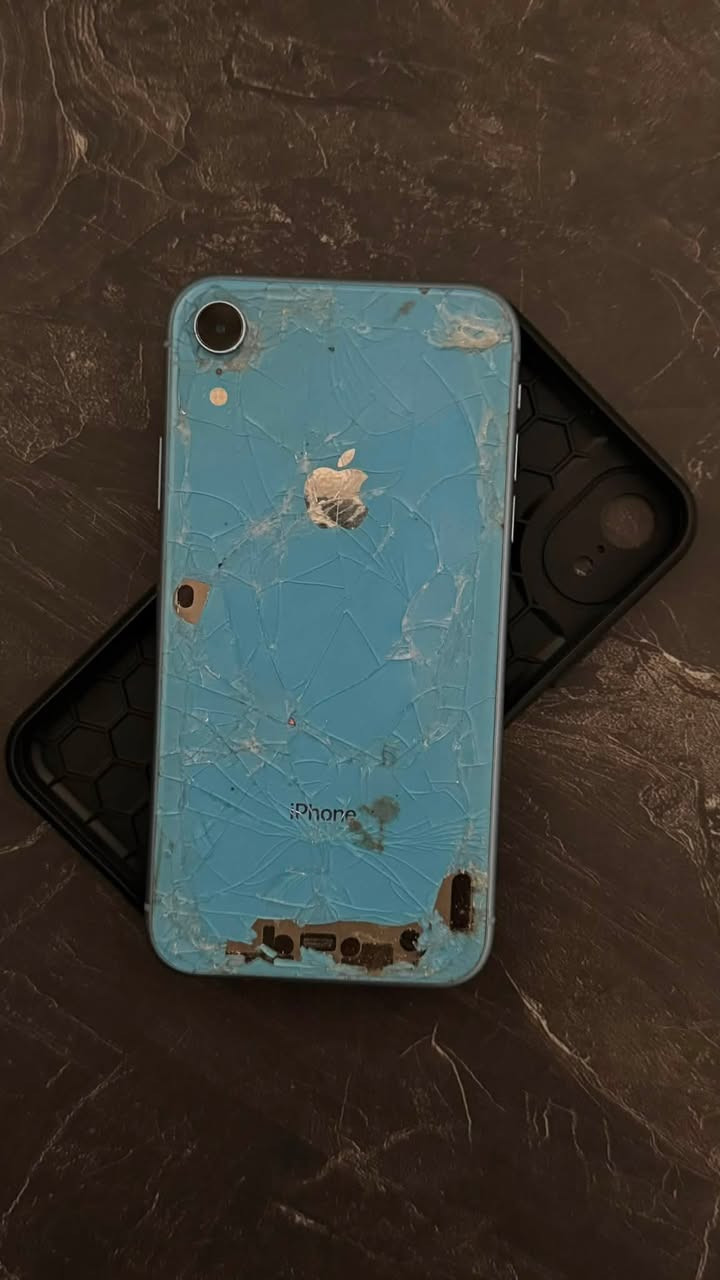 ايفون اكس ار iphone xr
ذاكره ١٢٨ بطاريه ٨٧٪؜ مبدله فيس ايدي متوقف والكامره الاماميه متوقف والباقي كله شغال للبيع او مراوس
مكان بغداد اليرموك ***********
