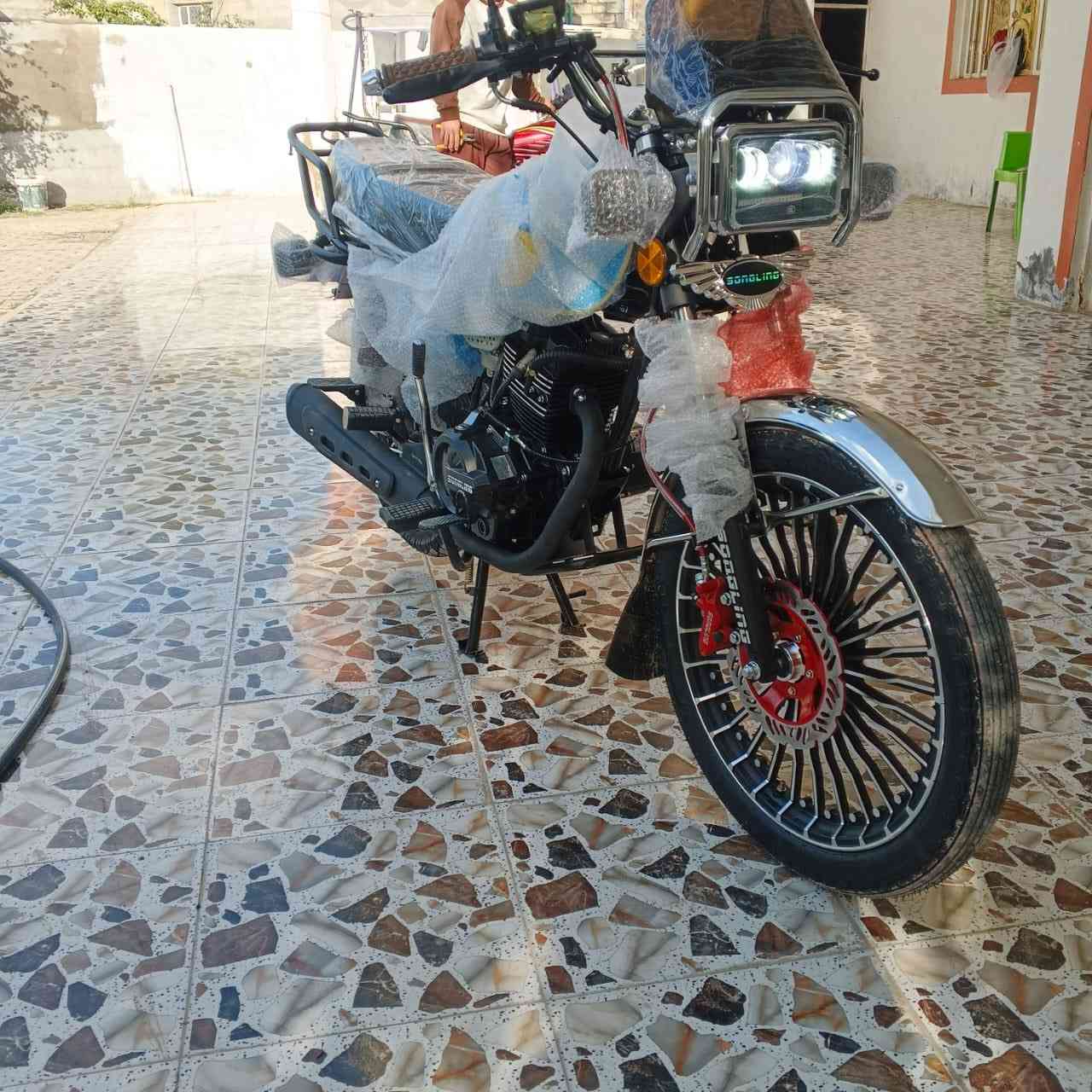 دراجه سيفان موديل26 دراجه بعدها زيرو اوراق كامله 
مكان ديالى الخالص 
سعر (مليون)وبيها مجال 
***********
