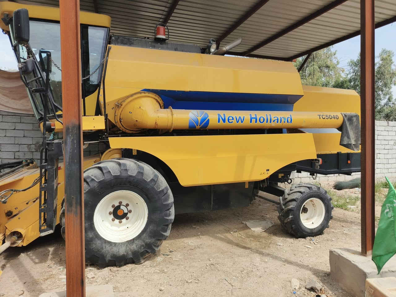 للبيع حاصده نيوهلند 2019 رقم سليمانية مشتغله 2500ساعه مكينه مديومه وجاهزه  للحصاد المكان نجف للاستفسار ‏‪***********
