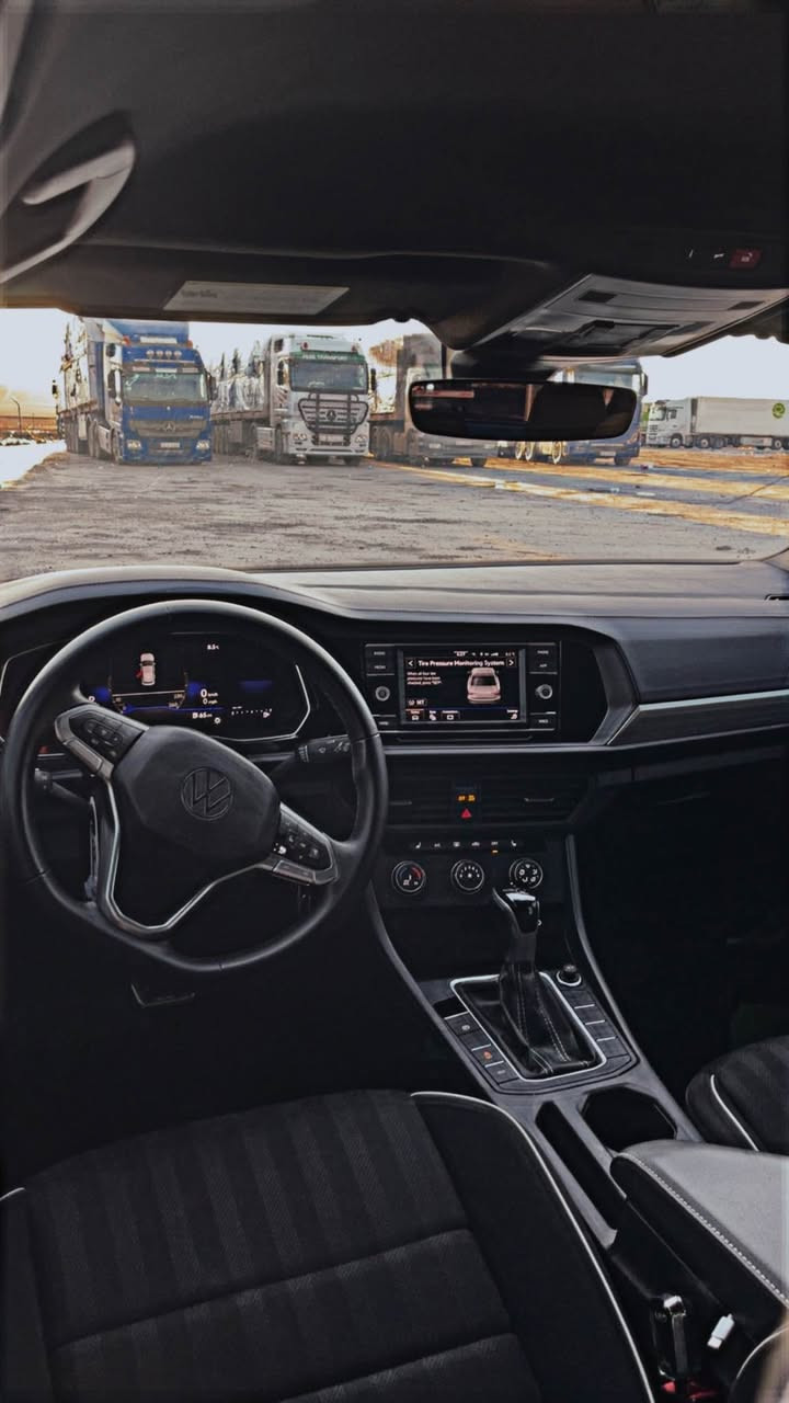 سلام عليكم 🖐️

‏Volkswagen jetta 2024
الفئة : sport
المواصفات:
كامره 
شاشة 
نقاط عمياء
حساسات
وضعية القيادة : normal. sport. eco
اوتو ستوب 
تحكم ستيرن
تثبيت سرعة 
رادار
الضرر : جاملغ سكن وباب السكن بيها تعديل بارد ممفتوح 
السيارة ماشيه 24 الف سيارة كلش نظيفه وبدون نواقص شرط تحويل والغرامات 
السعر : 160 ورقه وبيها مجال 
رقم الهاتف : *********** كركوك, العراق
