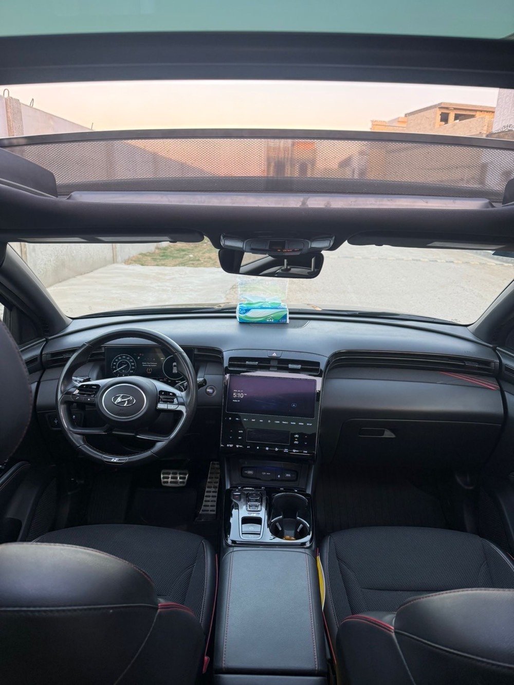 السلام عليكم
توسان 2024 NLine هايبرد فئه مميزه 
فول مواصفات جديده جداً
ماشيه 22 الف ميل
السعر 189
بيه ثلاث قطع مبدله بدون دواخل 
بصمه 
بنوراما
4 ويل
جلد 
تدفئه كشنات فول تحكم 
رادارات 
وبعد بيه هواي مواصفات
السياره بسمي  
المكان بغداد الغزاليه 
***********