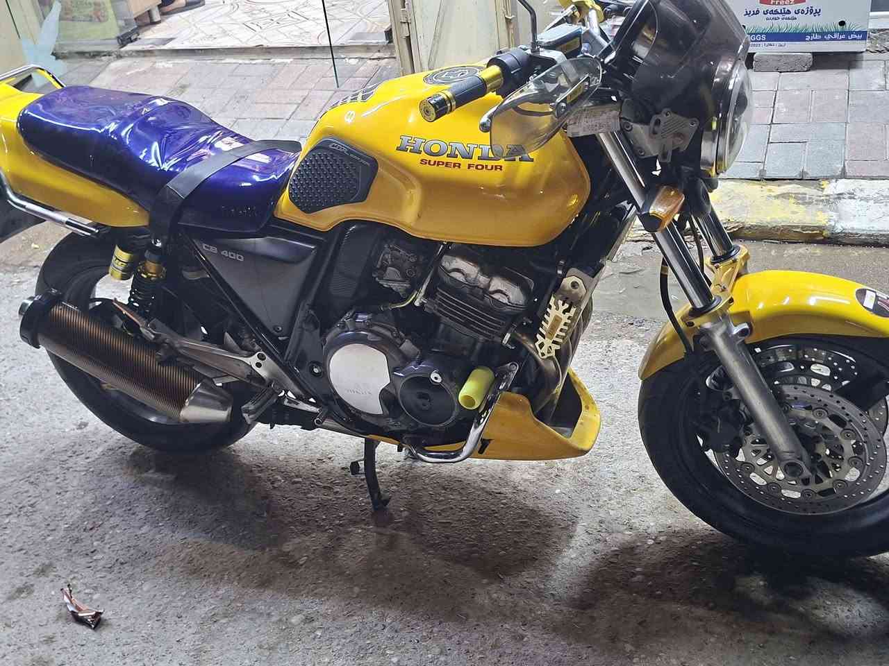 هوندة سيبي محرك 400 جيل 1 . 16 ولف . كابريتة .  المحرك مكفول برغي مو ممفتوحةكلهة بلادي مكاني الرمادي السعر خاص ***********  اخوان الي مو شراي ليتصل وشكرا
