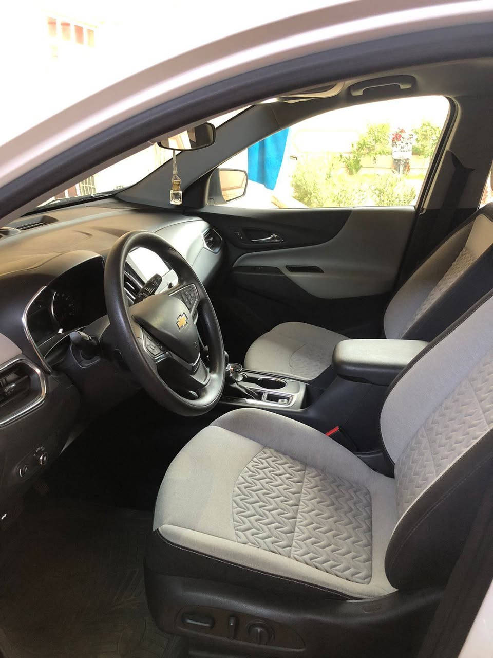 سلام عليكم للبيع  
شوفر ليت كوينس موديل 24  LT  
رقم ميسان انكليزي 

 ((بجم كبس شركه بدون ايرباك))((   ماشيه 10 آلاف ميل سياره جديده جدا بمعنى الكلمه)) 

((حادث خلفي)) تعمير وصبغ قبق الجنطه صوره الحادث مرفقه بل منشور ) 

السعر ( 205 ) وبيها مجال بسيط 
مكان السياره ميسان الاستفسار رقم *********** أو ماسنجر
