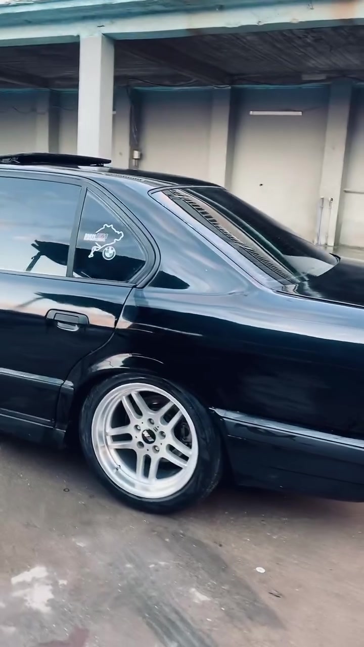 BMW.  موديل. 1991 بيلاد 520 گئر عادي گير محرك بشرط سياره مابي دعم عام بخ المجالية كوشن جلت و  رقم  اربيل تحويل بشرط سعر 50 و مجال    رقم تلفون  ***********

