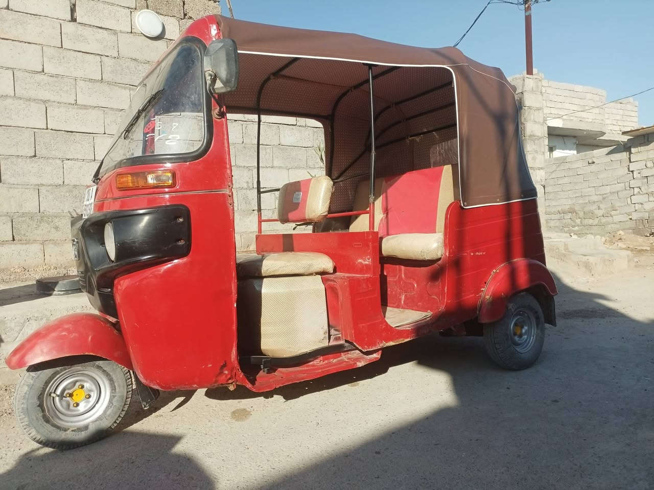 السلام عليكم شباب تكتك 2016بسنوبه مسجله 2017 مرقمه لوحه وسنويه نكليزي هزه جديده تحويل مباشر تكتك خير من الله المكينه كله غراضه عشربن تجفيج شركه كهربيات عامه شغاله فقط باتريه تعبان شويه وصليب امامي تكتك جاهزه السعر 3800 وبيه مجال الشراي مكاني ديالى بعقوبه ***********
