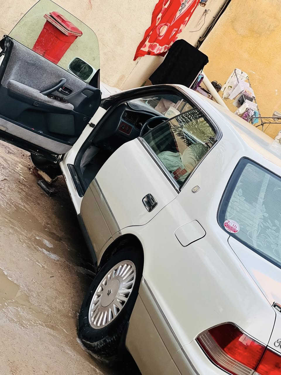 السلام عليكم
سياره راس الثور 1996 فلات 
مكفوله من الكصه والنقل الجثه والضربه 
محرك 3000vvt محرك وكير وحداديه جديده 
السياره لون ابيض صدفي 
السياره باكيت  السعر 125ورقه
عنوان السياره بصره زبير 

للستفسار والتواصل 
0771 227 1228
‭0780 124 2674‬
