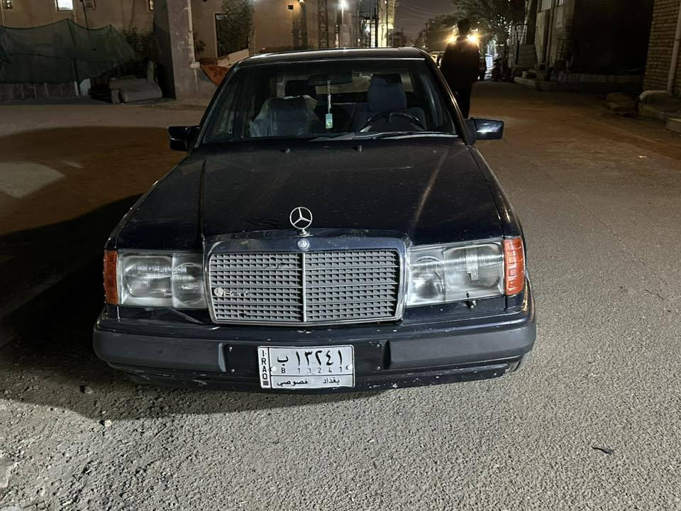 السلام عليكم
مارسدس 300 موديل 91

محور 3000

السياره نضيفه

وكلشي شغال 

رقم بغداد

السعر 60

مكانها الناصريه

*********** او مراوس
