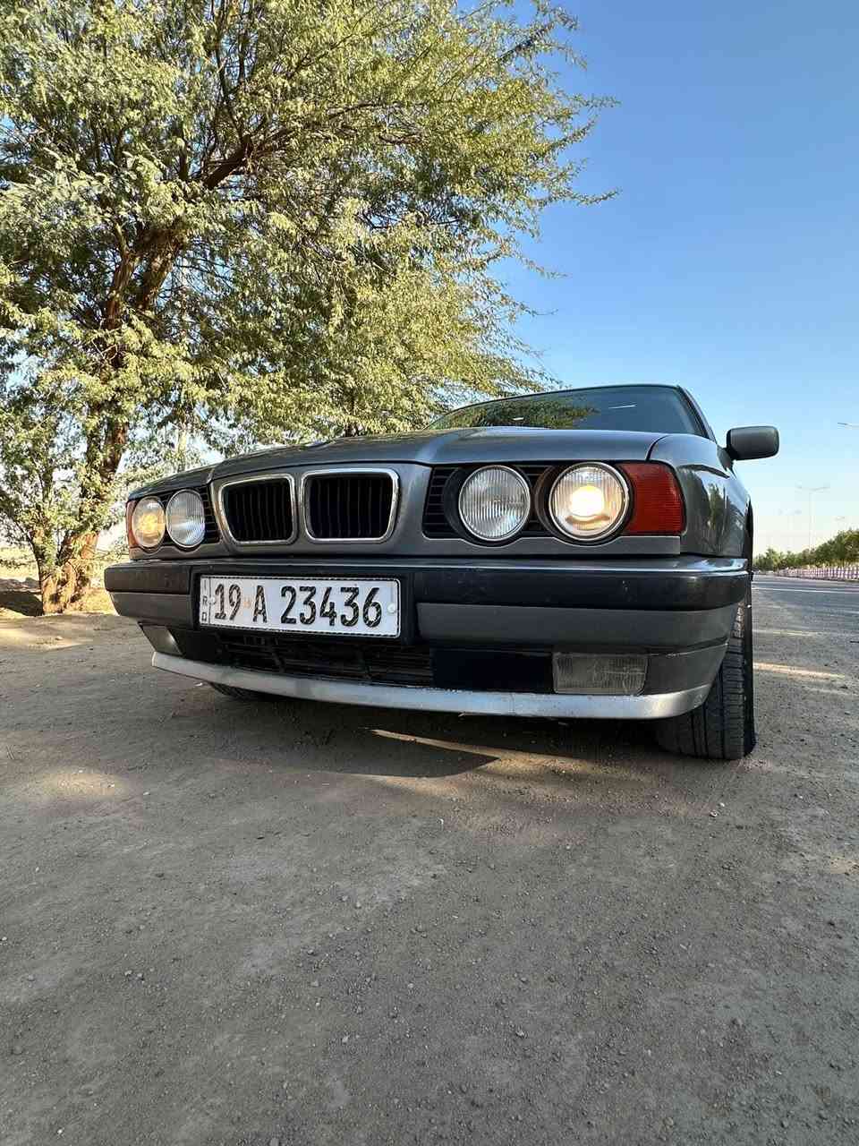 يا الله للبيع بي ام مديل 92 مسكر فانوس اوتماتيك. سياره فول مواصفات دبل أرباك دبل جكمجه. اسلايت طكتين. جام كهرباء. بجم عرض.  سياره جاهزه مكينه كير حداده تبريد. تخم تاير.  كهربائيات.  جاهزه  رقم جديد  مشروع وطني تحويل. بي محافظه.  مكان السياره البصره للستفسار ***********. سعر 58
