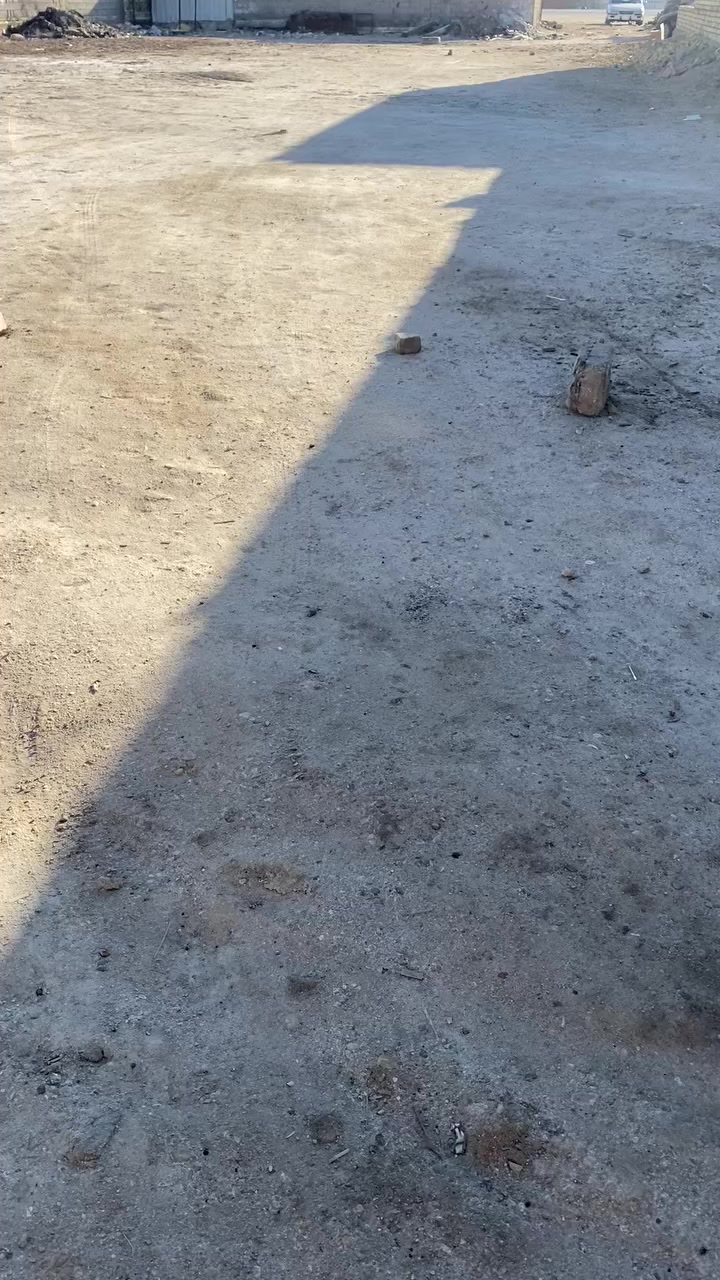 اقطع لبيع مكانه بل فضليه شارع البيطره قرب عن شارع لعام وره المولده مسحته 200طول 20ولعرض 10رقم ***********
