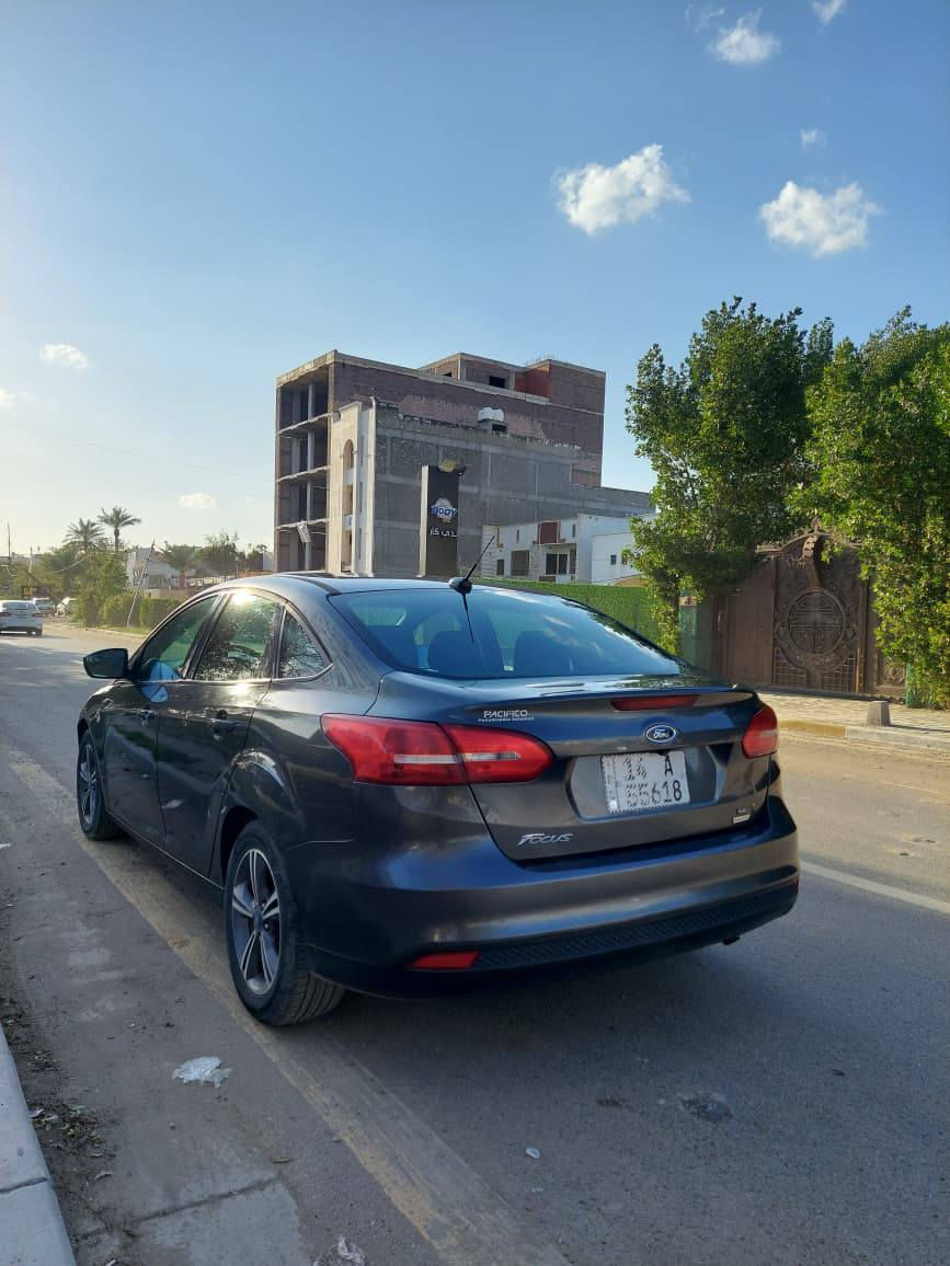 فورد فوكس SE
موديل 2018  
السعر 68 ومجال جداا بسيط وماكو هيج سعر بالعافيه على يأخذها 
محرك 3 سلندر بلادي ممتاز
وكير ممتاز 
رقم بصره انكليزي باسمي هزه جديده
سنويه جديده تتحول ببغداد 
حادثها موجود بصور فقط بنيد 
صبغت البنيد  وجاملغات اماميه بسبب الجراد
سياره حلوة وكلش مرتبه ونصبتها احلا من صور
مكان السيارة بغداد/ منصور 
للاستفسار ***********
