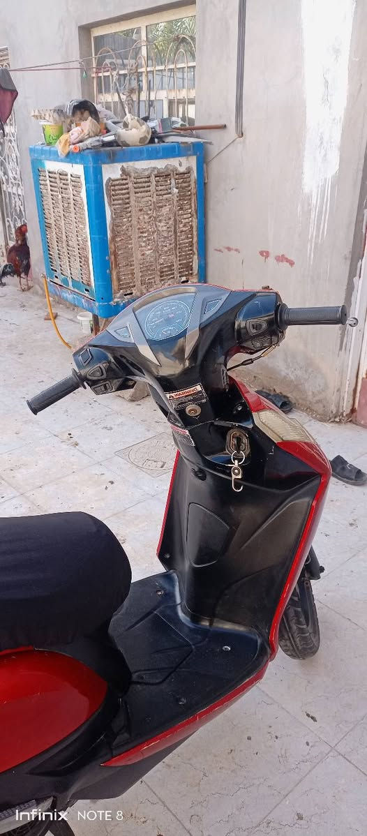 للبيع دراجة سكنس مكفول كفالة عامة محرك مكفول موديل 2024 كهربائيات كلهة شغالة  لايت بكلايت اشاير هورن  بريكات امامي والخلفي دراجة نضيفة سعر ٣٥٠ وبيهة مجال مكاني ديوانية سنية شارع التجاري ***********
