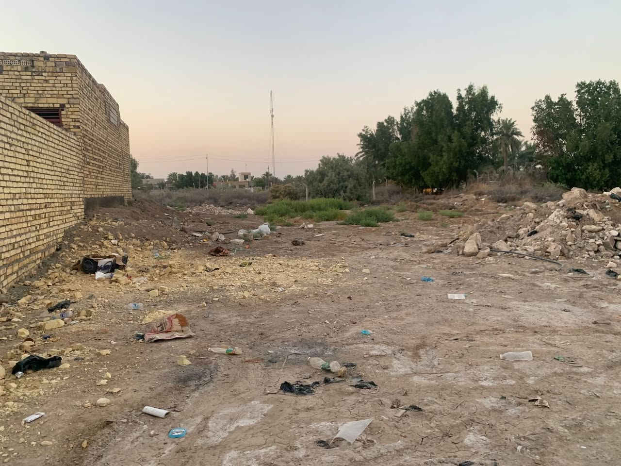 السلام عليكم قطعه  ٢٥٠ متر سند ٢٥ مداور بسعر مناسب التفاصيل بلمنشور *********** طريق دغاره ديوانيه قريبه للتسفيرات

