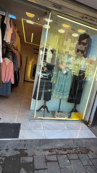 محل  أزياء نسائي بحاجة إلى موضفه يشترط ان تكون من سكنه شارع فلسطين  او...