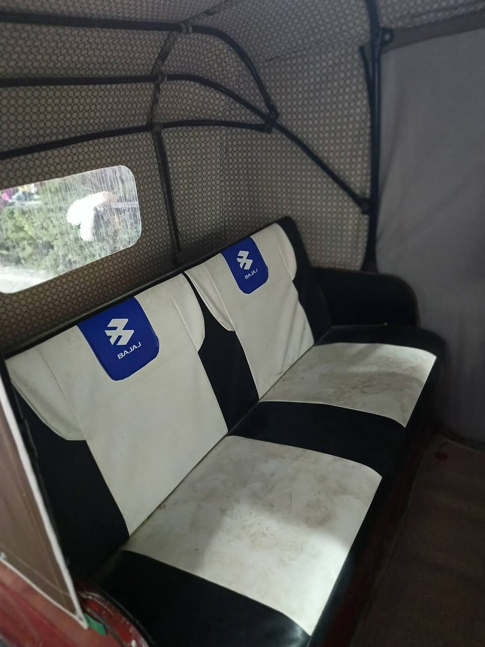 السلام عليكم تكتك موديل ٢٠١٨ جاهزة للعمل ما بية شي نضيفة سعرها ٣ونص وبيها مجال الرقم *********** أبو الأكبر
