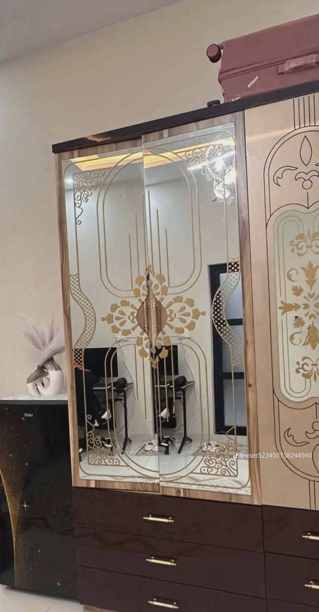 عروض للبيع نظافه فول
✨ غرفة نوم   تخليك تنسى تعب اليوم
 ✨مرجوحه الديكور  ((عش ))🪝
     ♈مميزات الغرفه 
🛏️ تصميم أنيق + راحة ما تتوصف
💎 فخامة تبين من أول نظرة
🪵 جودة تعيش سنين

🔥 عرض محدودمواصفات فول 
🔆مدة الاستخدام :اربعه اشهر فقط 
#نوع :تركي 
#تتكون :من 9قطع كامله مابيه اي خدش جديده جدا استخدام قليل يعني اخت الجديد
#سعر الغرفه  : مليون وربع 
♈ميزات المرجوحه 
جديده استعمال قليل جدا 
تتحمل وزن 160
الحبال حياكه  قويه جدا  
#سعرالمرجوحه125

#العنوان :بصره ابو الخصيب منطقة ابوالجوزي 
#للاستفسار: ***********
