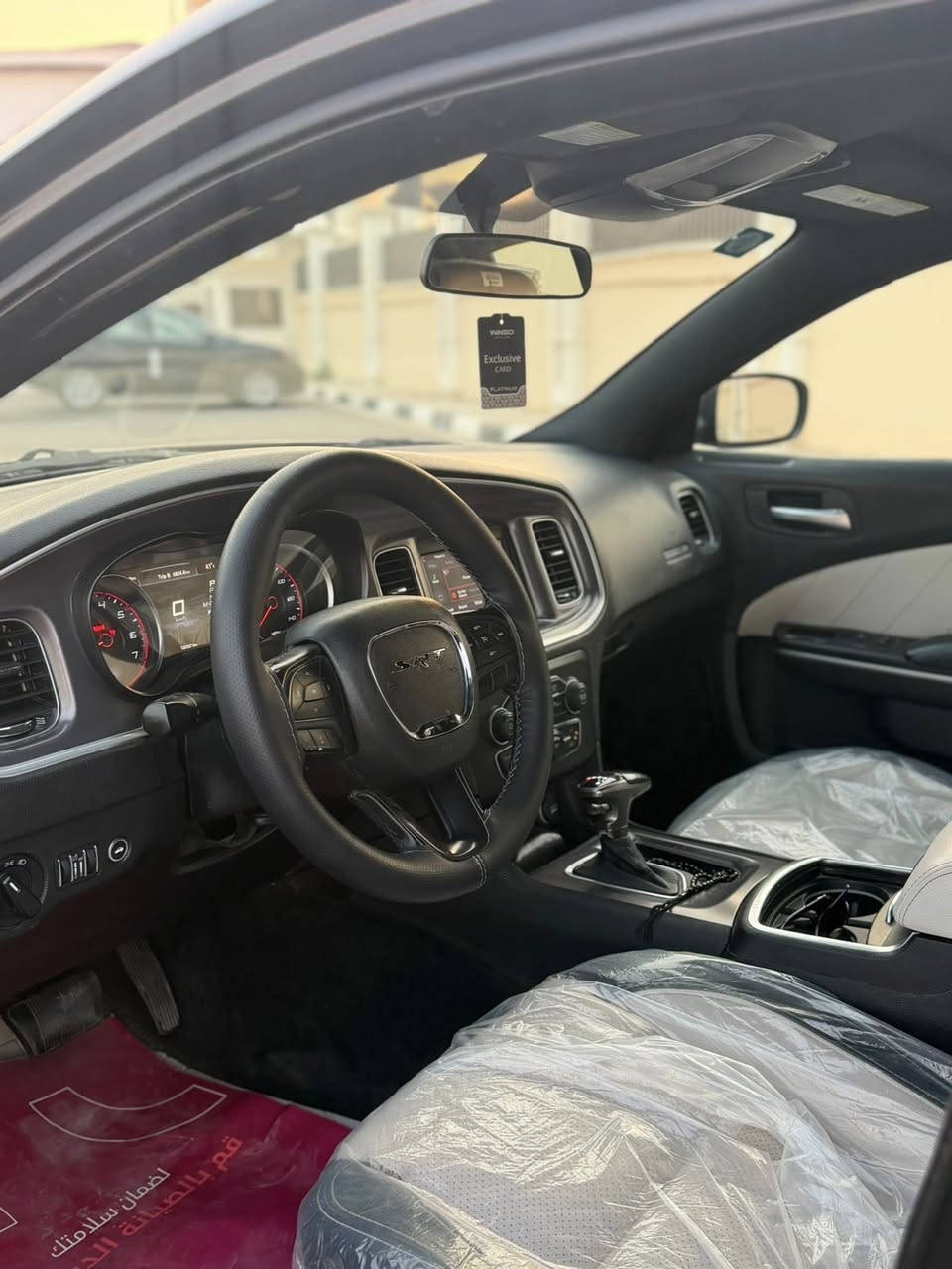 السلام عليكم جارجر sxt لون اسود كذابي سياره بصمه وشاشه سياره ماشيه 120 K رقم أنبار حره تحويل ثاني يوم سياره ضرر بنيد فقط بدون دواخل بدون شواصي محرك وكير كفاله صدر جديد سياره تاخذه جهازه العنوان الرمادي الهاتف ***********
