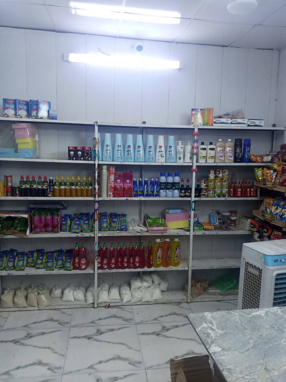 عارضات عدد اثنين للبيع  ورفوف حديد عدد اثنين للبيع العرض 3متر والطول2متر شارع الشمري للاتصال على الرقم ***********
