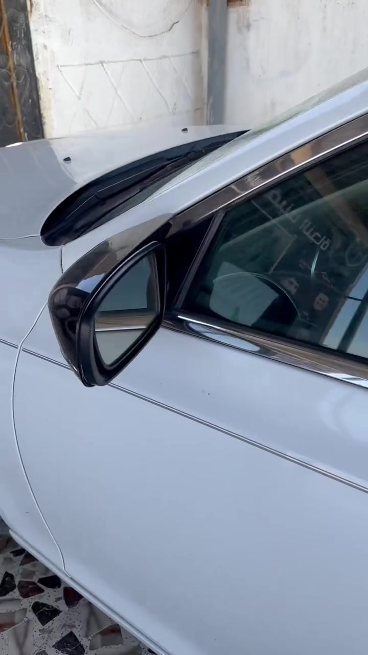🚗 للبيع: كرايسلر 300 فول لمتد – أوباما 2015 🚗  

🔥 سيارة فخمة مريحة وهيبة بالطريق  
لون أبيض مرتب وداخلية نظيفة جداً ✨  

✅ معلاية 2023  
✅ كفالة عامة  
✅ تبريد جديد مركب قبل يومين ❄️  
✅ حدادة عامة جديدة قبل أسبوع  
✅ تخم تايرات جديد  
✅ ميزانية مشدودة والسيارة جاهزة بالكامل  

### 🔰 المواصفات:
✅ فول لمتد  
✅ خزن (Memory)  
✅ كشنات كهرباء  
✅ تحكم ستيرن  
✅ مرايات كهرباء  
✅ جنوط وكالة  
✅ داخلية مرتبة ونظيفة  
✅ مكينة وكير بحالة ممتازة  
✅ السيارة استخدام شخصي ومرتبة  
 ✅ فتحتين سقف 
📄 السنوية والاوراق جاهزة  
🚘 السيارة بالمنشور والحكم للمعاينة  

💰 السعر: 185 وبيها مجال  
📍 المكان: البصرة  

📞 التواصل:  
0783144190


**إذا كنت صاحب هذا الإعلان وتريد حذفه لأي سبب، رجاءا أرسل رسالة إلى الدعم الفني**