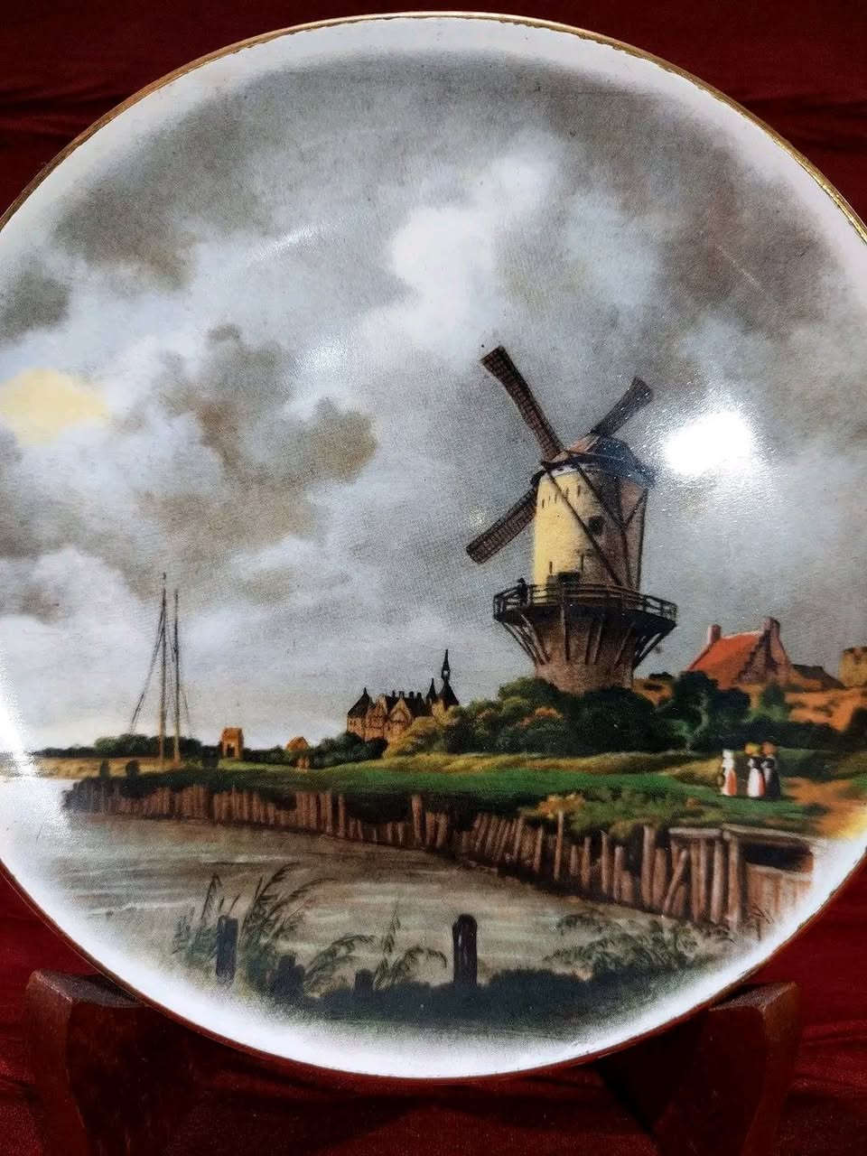 صحن للديكور كلش أنتيك يصور طاحونة الهواء الهولندية ،بتفاصيل رائعة،مختوم
القطر : 15 ونص سم
السعر : 6 الاف


**إذا كنت صاحب هذا الإعلان وتريد حذفه لأي سبب، رجاءا أرسل رسالة إلى الدعم الفني**