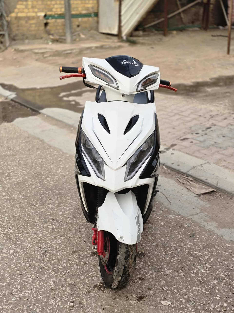 السلام عليكم دراجه سكنس البيع الدراجه ما ناقصه شي الدراجه ما مفتوحه كهربائيات شغاله سلف نكره الاستفسار عل الرقم ***********
