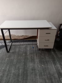 ميز دراسي • مميز • الشرطة الخامسه