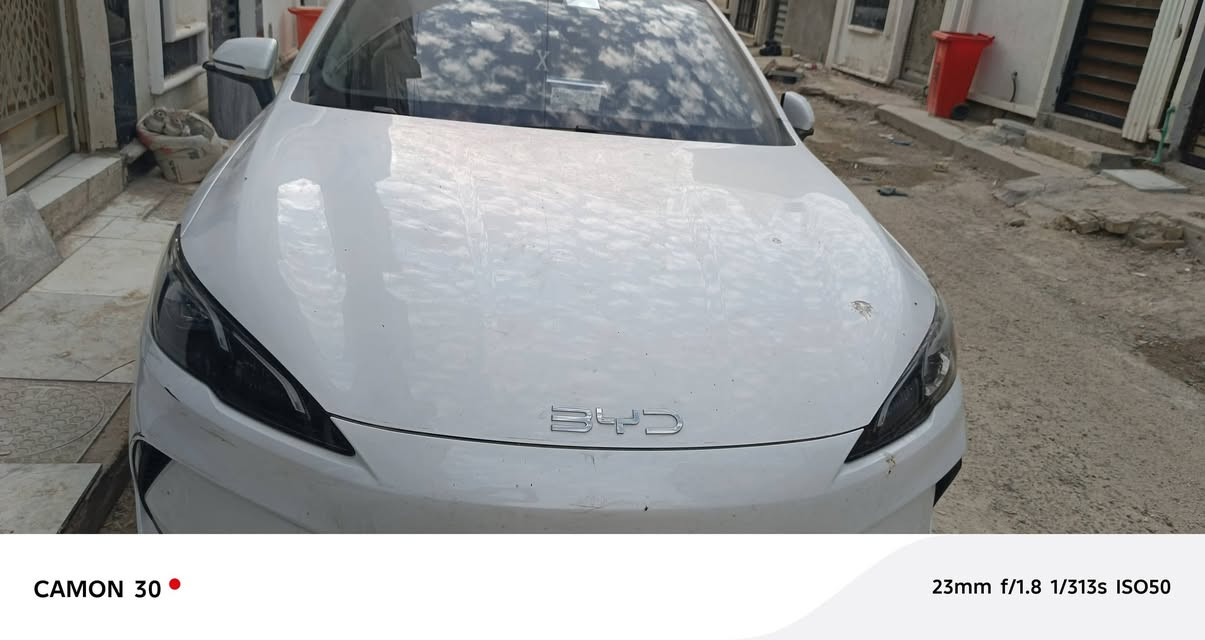 السلام عليكم 
سيارة byd seel5 2025
للبيع المكان بغداد الكرخ 
السعر 19300 الضربة بالباب الخلفي والخط ممتد إلى بداية الباب الامامي  مبينة بالصور 
ماشية 1460 وقابل للزيادة على البانزين 
كهرباء 2600 وقابل للزيادة 
الدهن مال الشركة ما مبدل يتبدل على 3000
الرقم 
*********** 
متواجد واتساب
