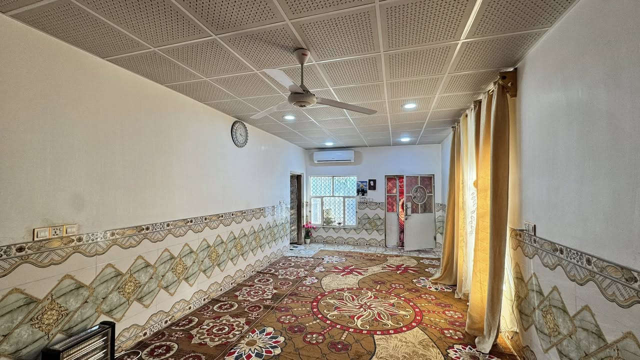 سلام عليكم دار للبيع
المساحه 200م  زراعي سند 25

غرف نوم 2 + صاله+ مطبخ + صحيات خارجيه بناء جديد

كهربائيات جديده كيبل رئيسي جديد

📍حي الانتفاضه قرب الوكيل سلام :

بناء بلوك سقف شيلمان 

السعر 27وبي مجال 
الاستفسار ***********
