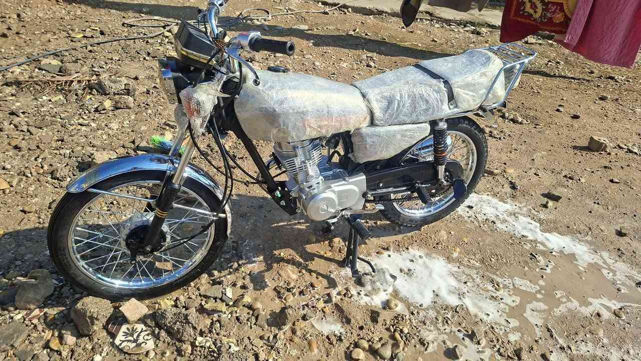 دراجه تعمير بعدهه سحك شاصي ارشيا ١٤ اصولي باقي كله نامه اصلي دراجه ماناقصه اي شي كامله ومناسبه وشراي بخدمته واسط /زبيديه           ***********.
