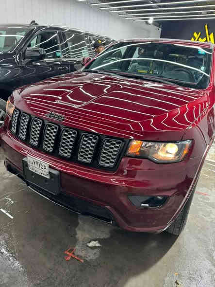 سلام عليكم جيب 2022 بلاك توب  رقم بغداد جديد سياره بدون تبديل بدون قطرت صبغ بارد فقط دراجه اولئ دفع رباعي بصمه شاشه جبيره تبريد قطعتين فتحه سياره مكفوله كير محرك وكلشي بيه ما عدئ بارد فقط بالصور مكان سياره بغداد 
الاستفسار *********** Colombo
