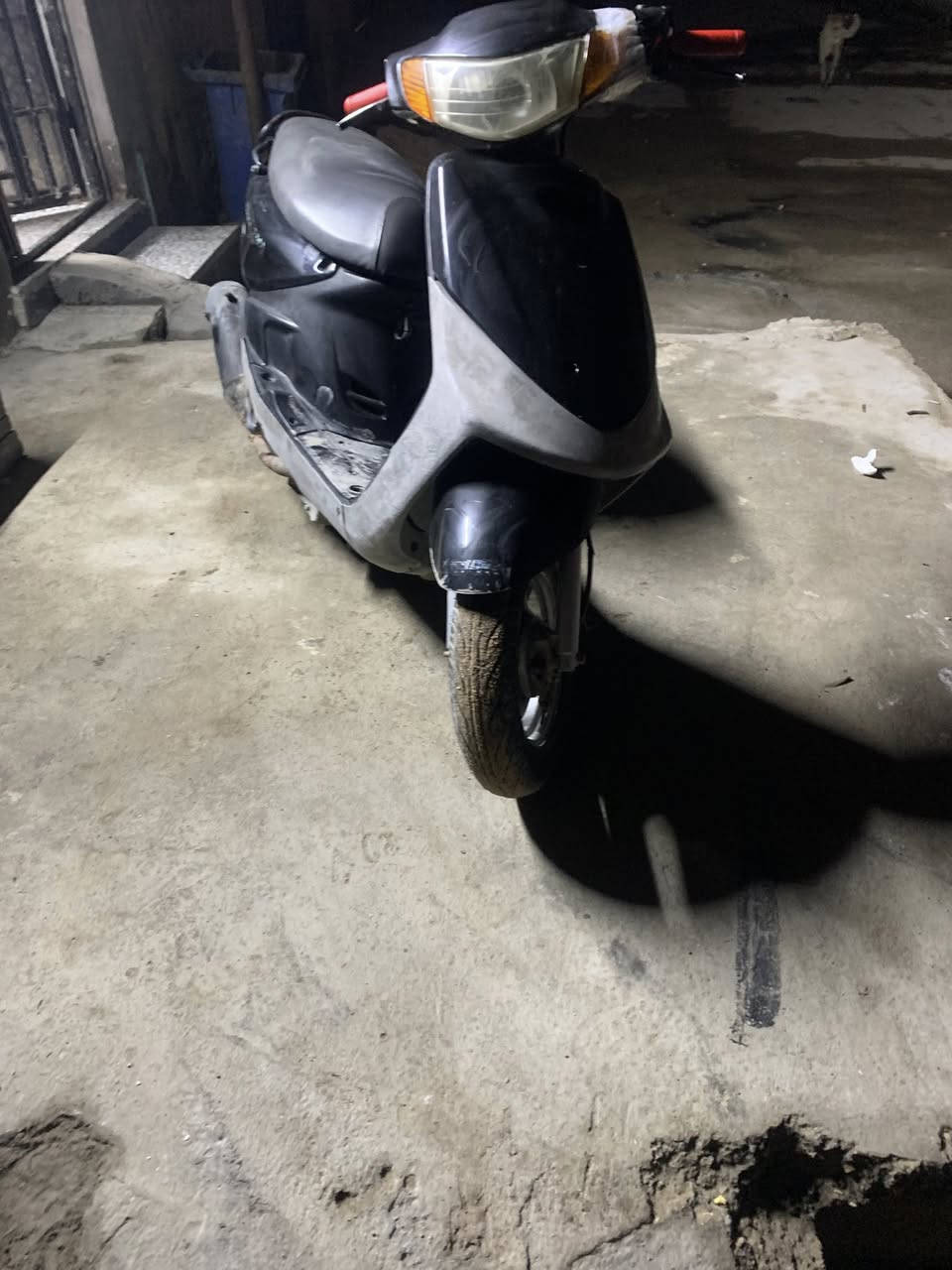 السلام عليكم دراجه البيع قجمه شخاره بس بيه ولفات دراجه جديده مكاني بغداد مدينه الصدر السعر 150 و بيه مجال الرقم ***********
