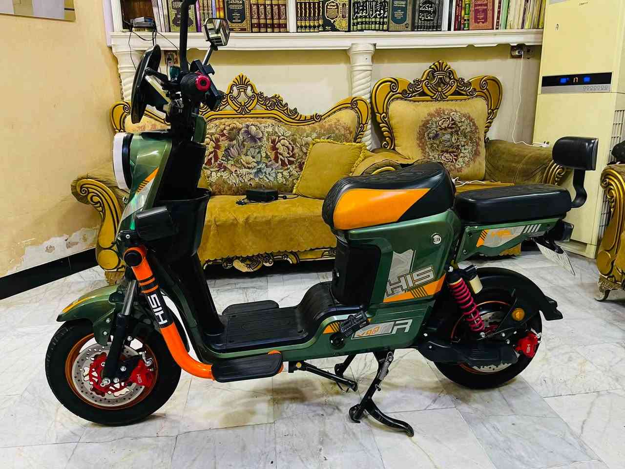 السلام عليكم 
دراجه X900 للبيع 
6 بطاريات 32 أمبير 72 فولت
ملف 2000W حقيقي 
تشغيل بصمه + سويچ
نضام R رجوع للخلف
لد امامي خلفي متغير 
دسك بريك امامي خلفي 
السعر : 480 وبيها مجال
المكان : بغداد الجديده 
للاستفسار: ***********
